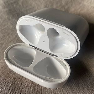 Apple Air Pods Lightning Charging Case